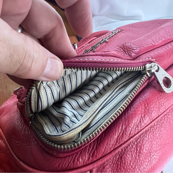 MARC BY MARC JACOBS FUCHSIA LEATHER FRONT POCKET SHOULDER BAG- VINTAGE - Picture 10 of 16